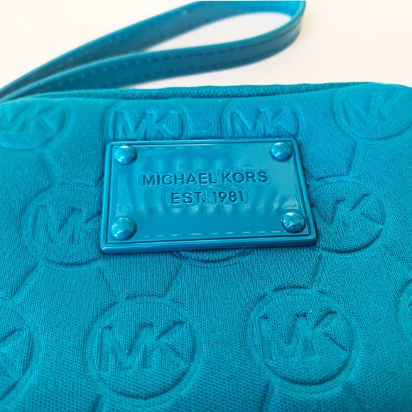 Michael Kors wristlet + MK bag charm - Picture 5 of 7